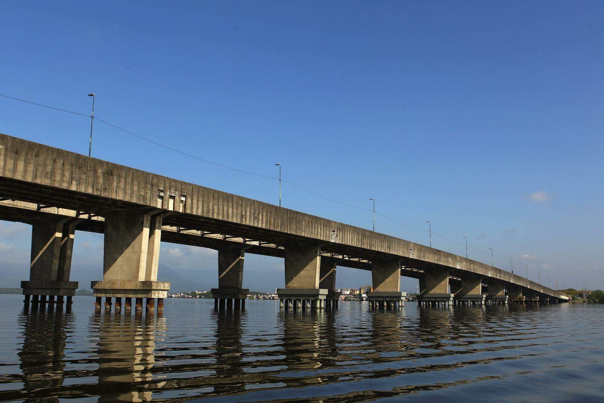 Acidente ocorreu na Ponte do Mar Pequeno, em São Vicente