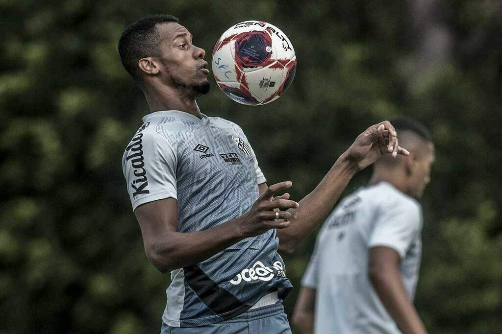 O atacante colombiano Copete não joga pelo Santos desde 2 de junho de 2019