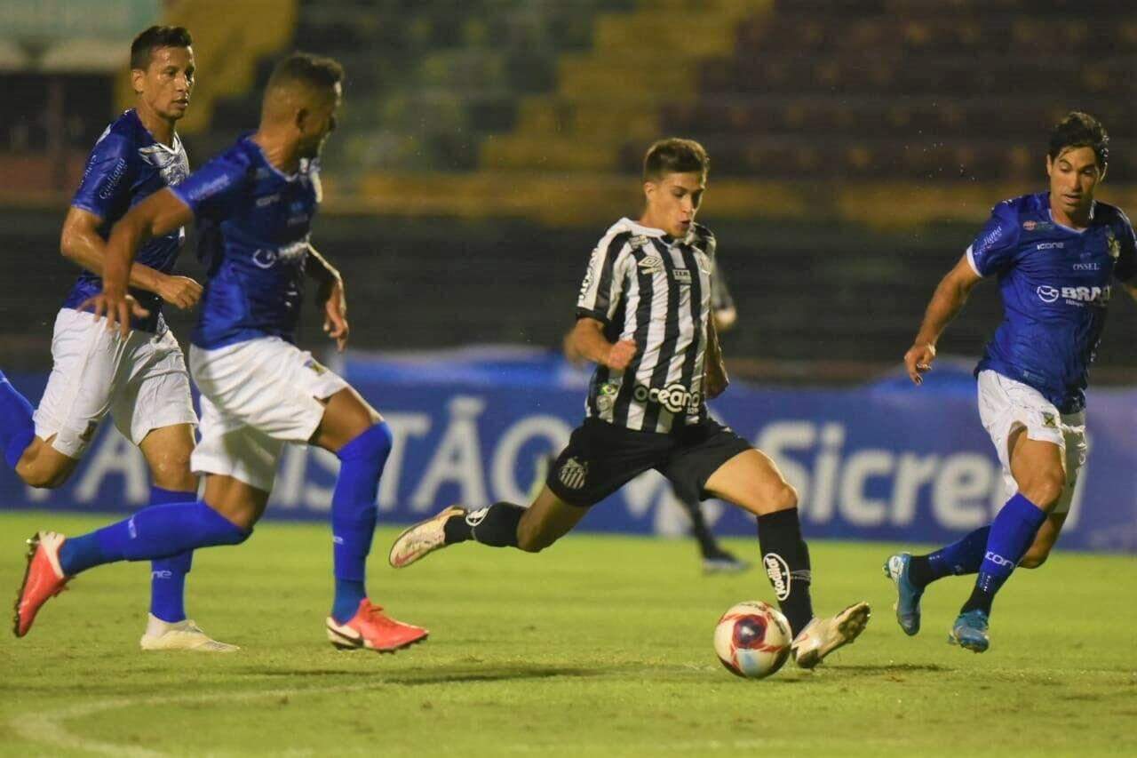 Gabriel Pirani foi um dos destaque do time e marcou o segundo gol do Peixe