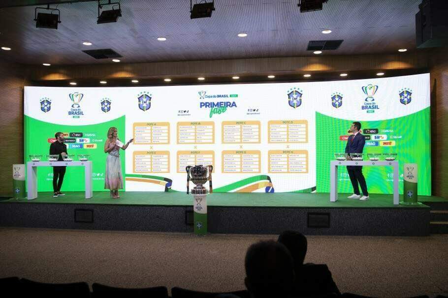 Na primeira fase, os times visitantes jogam pelo empate para garantir classificação