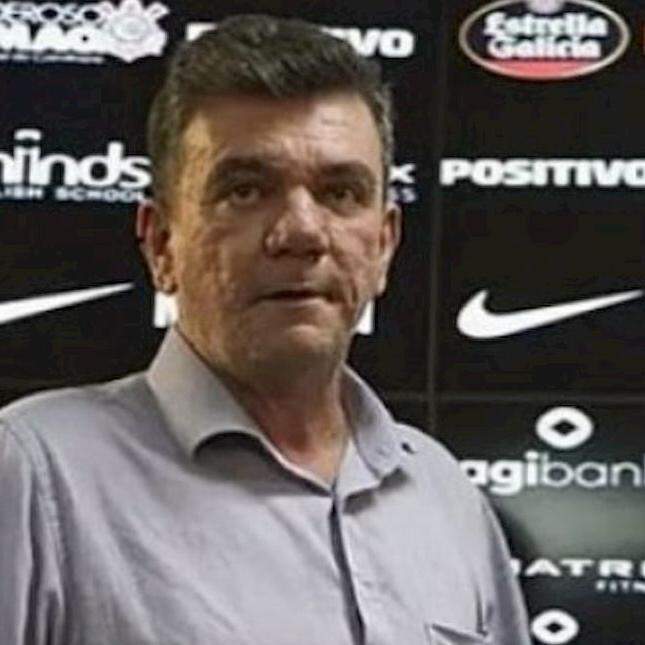 Andrés Sanchez é expulso do Corinthians e torcida festeja nos arredores do Parque São Jorge