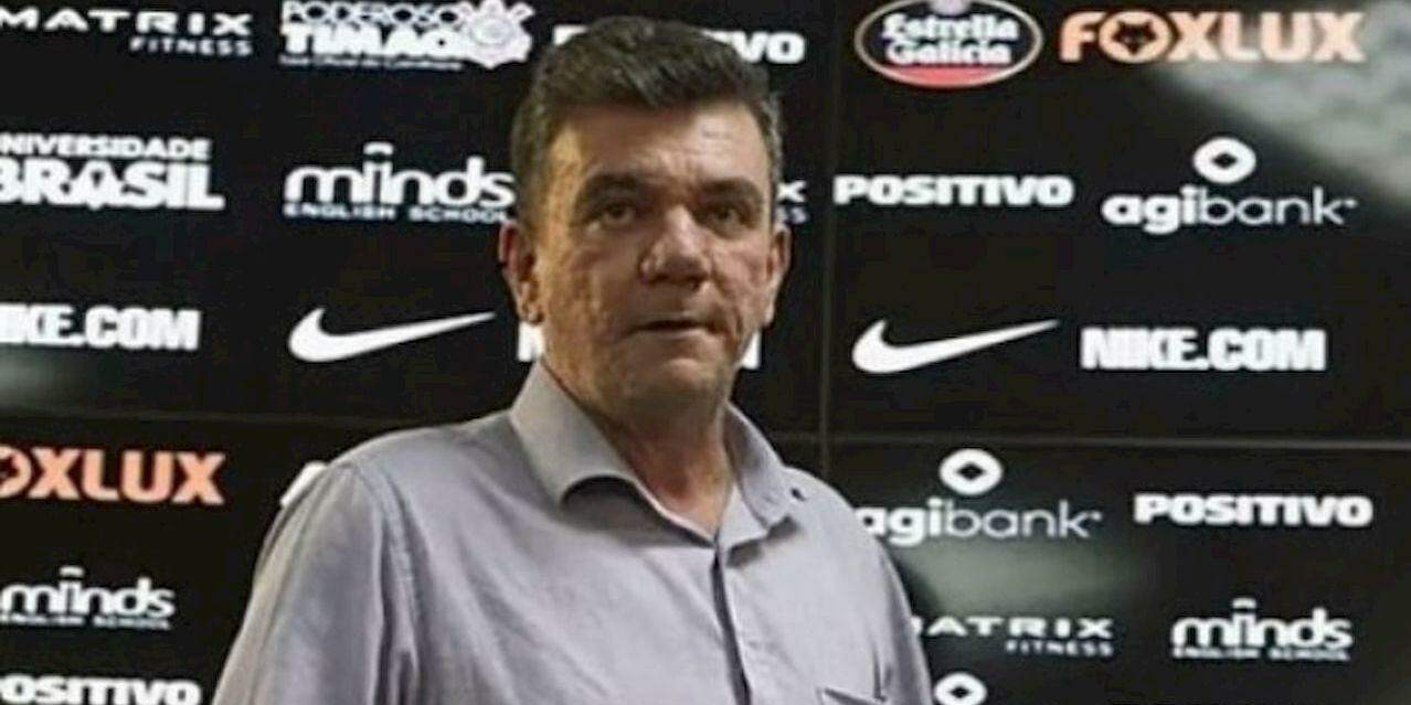 Andrés Sanchez é expulso do Corinthians e torcida festeja nos arredores do Parque São Jorge