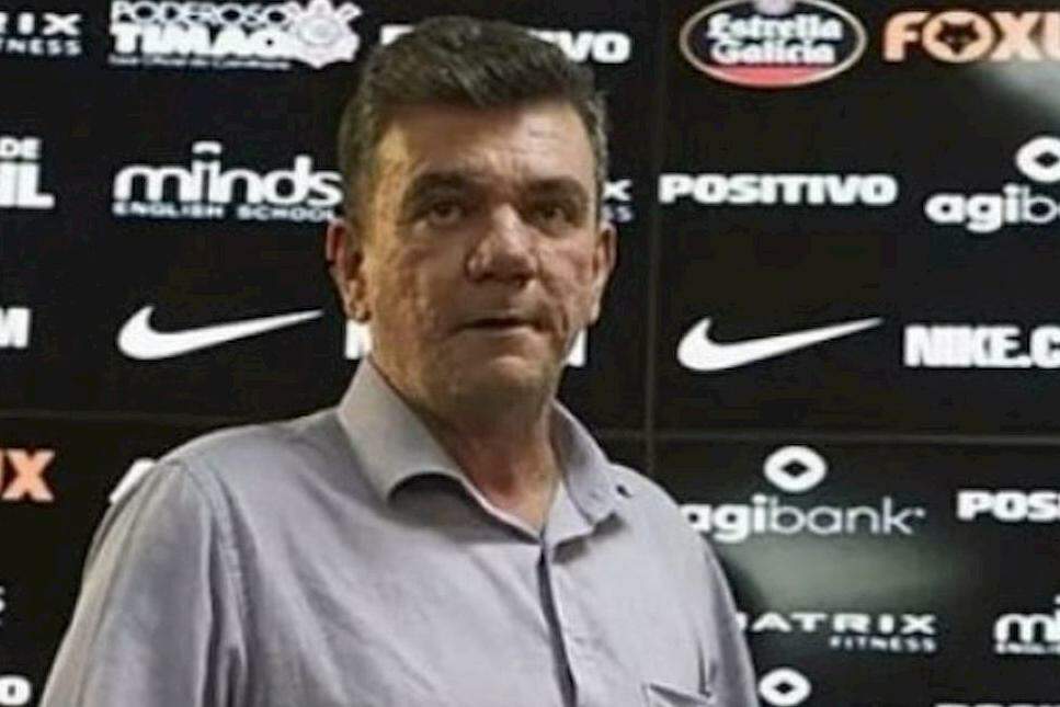 Andrés Sanchez é expulso do Corinthians e torcida festeja nos arredores do Parque São Jorge
