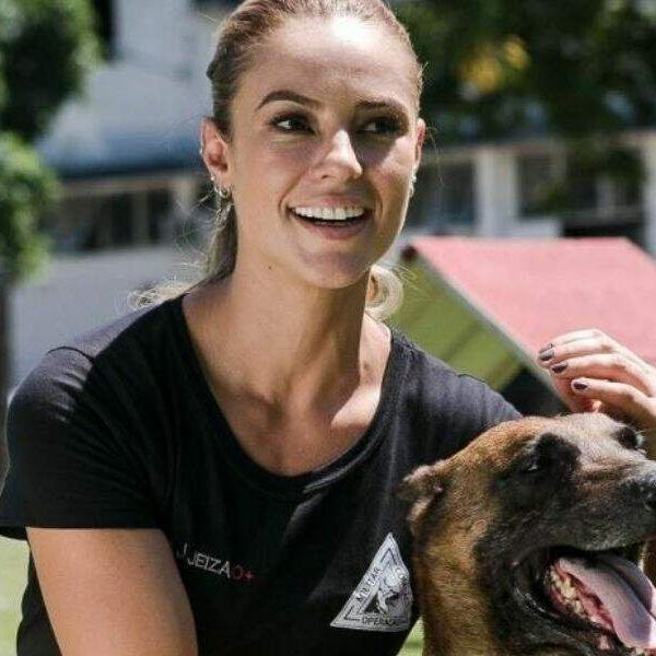     Personagens Jeize e Aeron em novela    