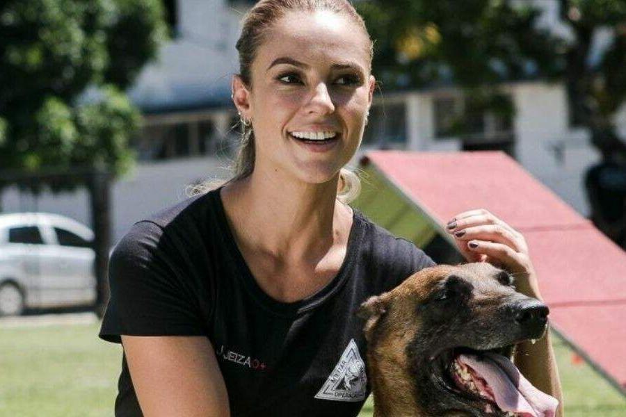     Personagens Jeize e Aeron em novela    