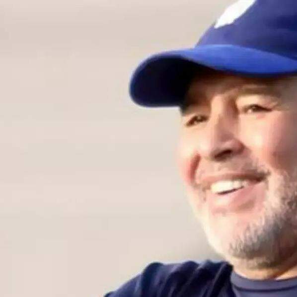 Ex-mulher de Maradona acusa médicos indiciados em julgamento pela morte do jogador: 'Assassinos'