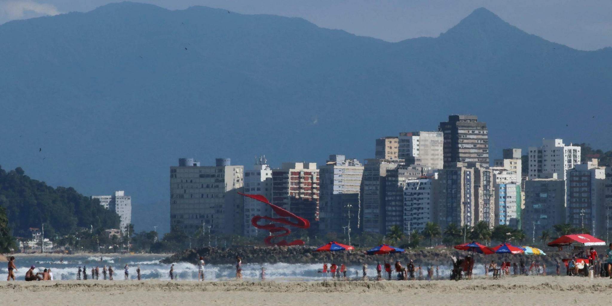    O feriado do dia 9 de julho se mantém na Baixada Santista.   