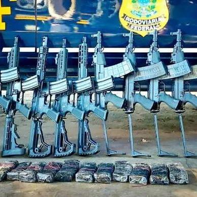  Fuzis estavam escondidos em um carro que trafegava pela Régis Bittencourt 