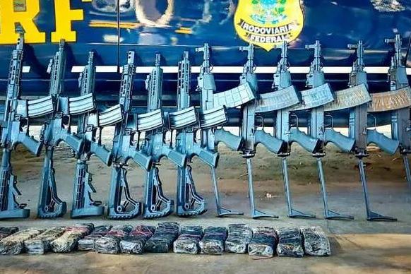  Fuzis estavam escondidos em um carro que trafegava pela Régis Bittencourt 