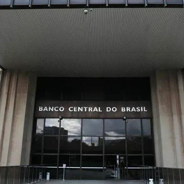 O tom mais duro da diretoria do BC visa, mais do que sinalizar um aumento de juros residual este mês, contornar um "otimismo exagerado" do mercado