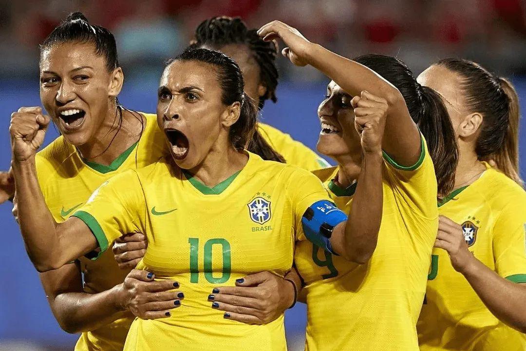 Copa do Mundo vê transição de gerações com adeus de Marta e Rapinoe
