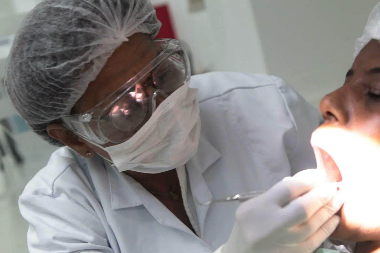 O evento será dividido em três painéis, com a presença de profissionais da Odontologia e autoridades