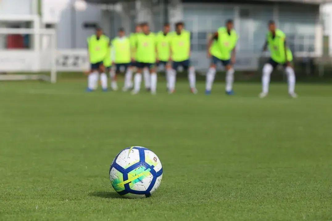 Clubes se dividem em três grupos e criação de liga única no Brasil empaca