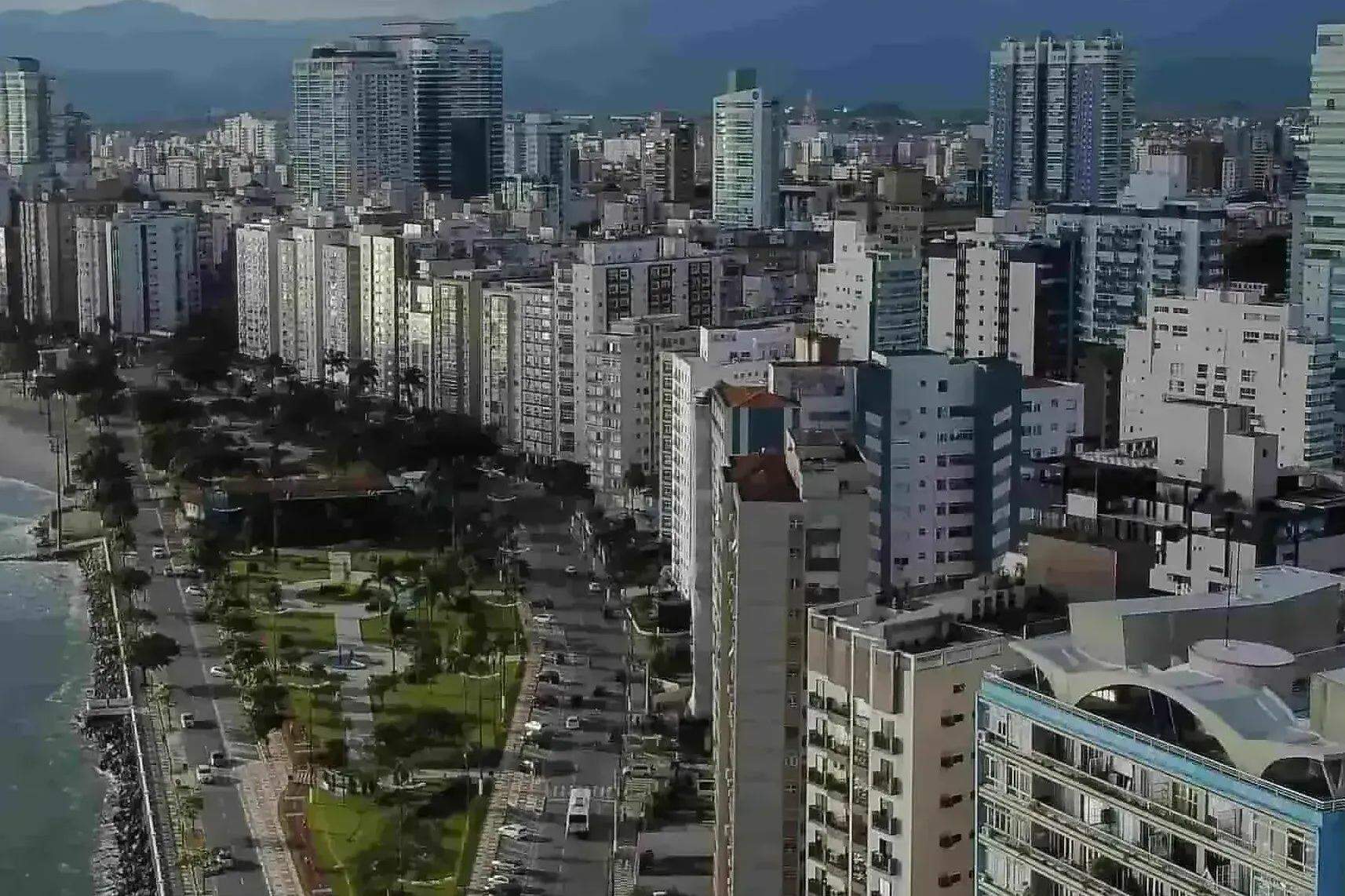 Tribuna Livre: Santos, cidade de Porto e mar