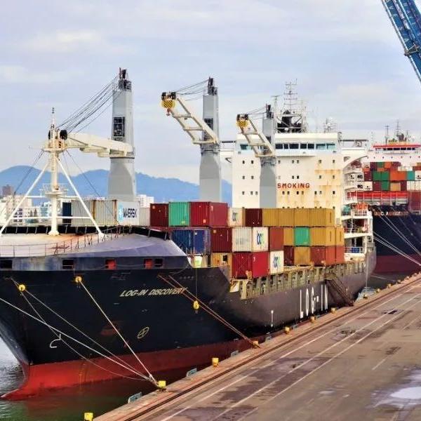 Navio Log-In Discovery, do armador Log-In, fez a primeira escala no terminal da Portonave