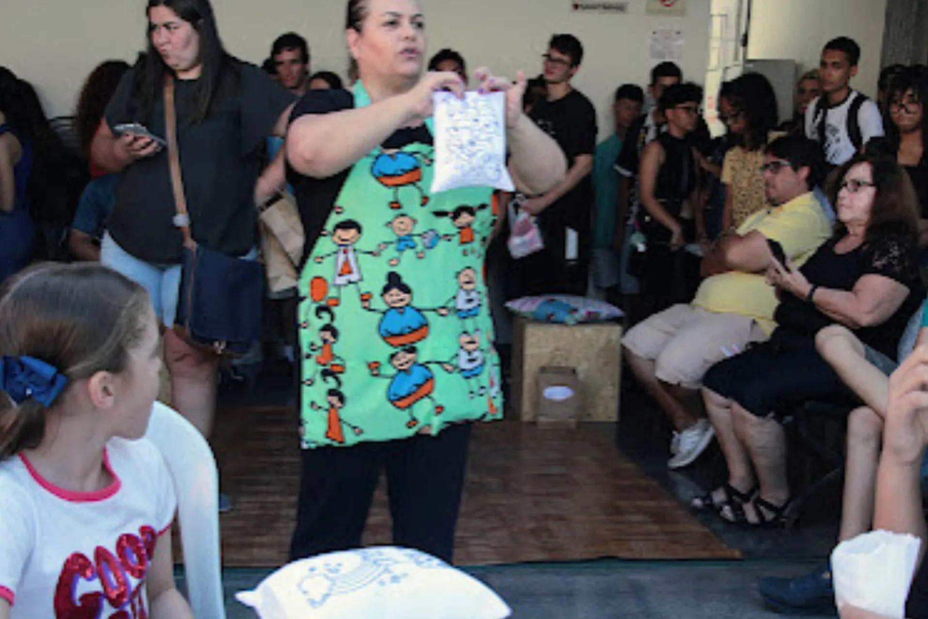 atividade também permite à criança trabalhar a coordenação motora