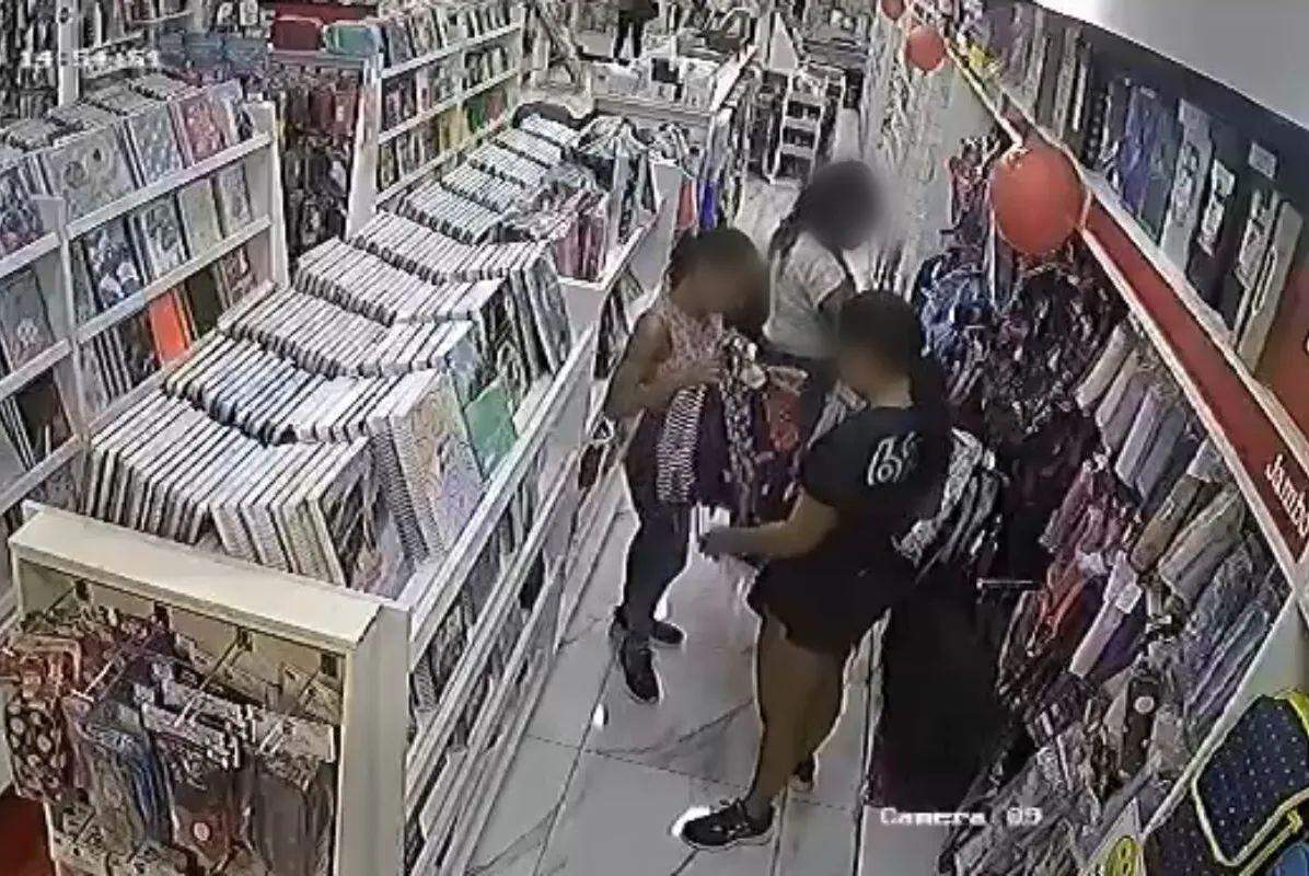 Trio levou três mochilas e deu um prejuízo de R$ 700