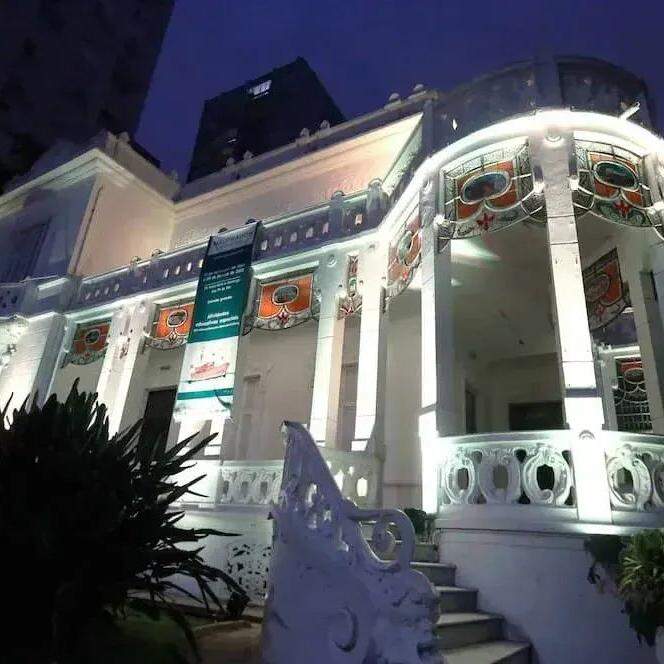 Pinacoteca Benedicto Calixto fica na Av. Bartolomeu de Gusmão, 15, Bairro Boqueirão