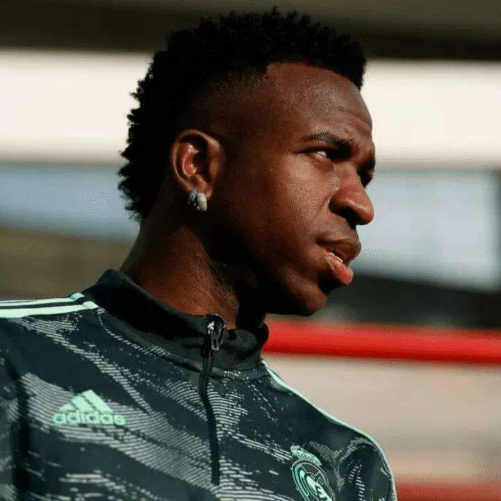Juiz quebra silêncio sobre jogo em que Vini Jr sofreu insulto racista: 'Uefa ficou satisfeita'