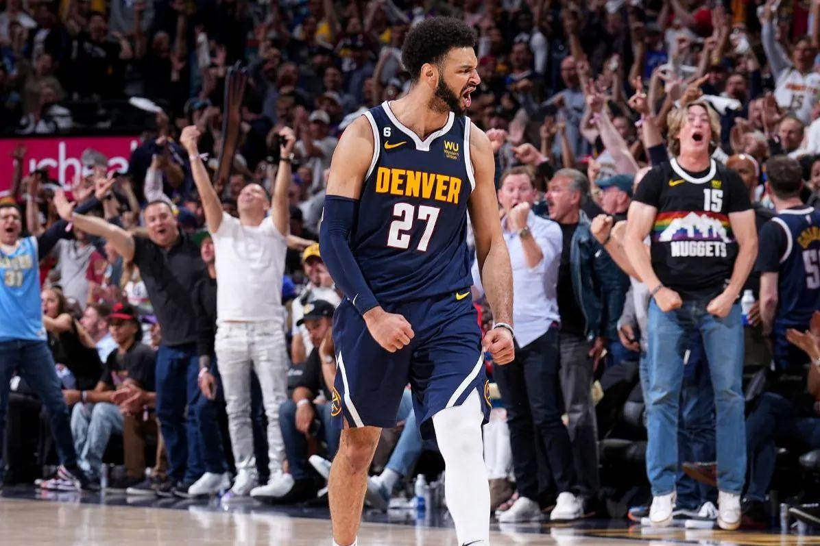 Murray anotou 37 pontos na partida