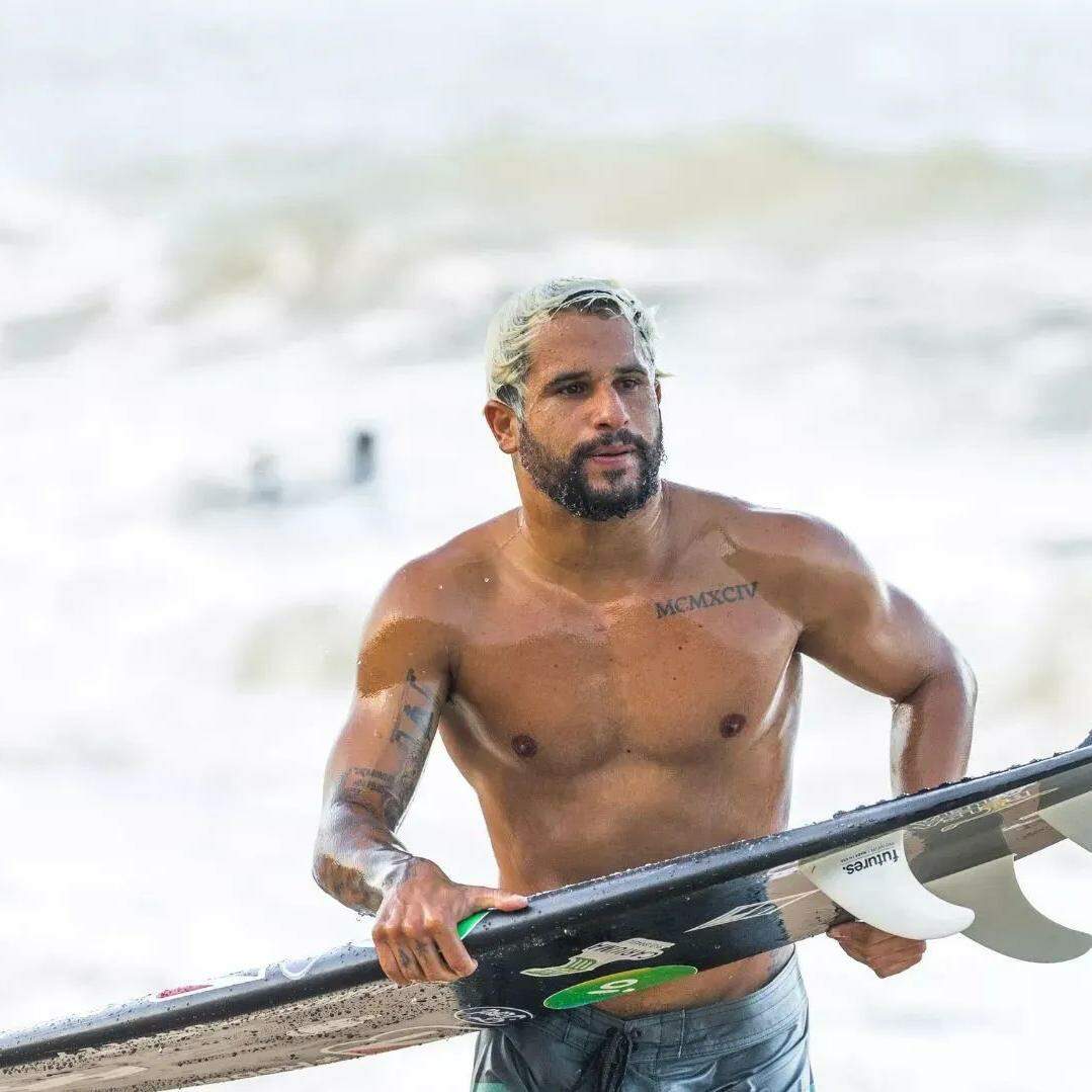Ítalo Ferreira sofre acidente durante treino na etapa de El Salvador e leva oito pontos