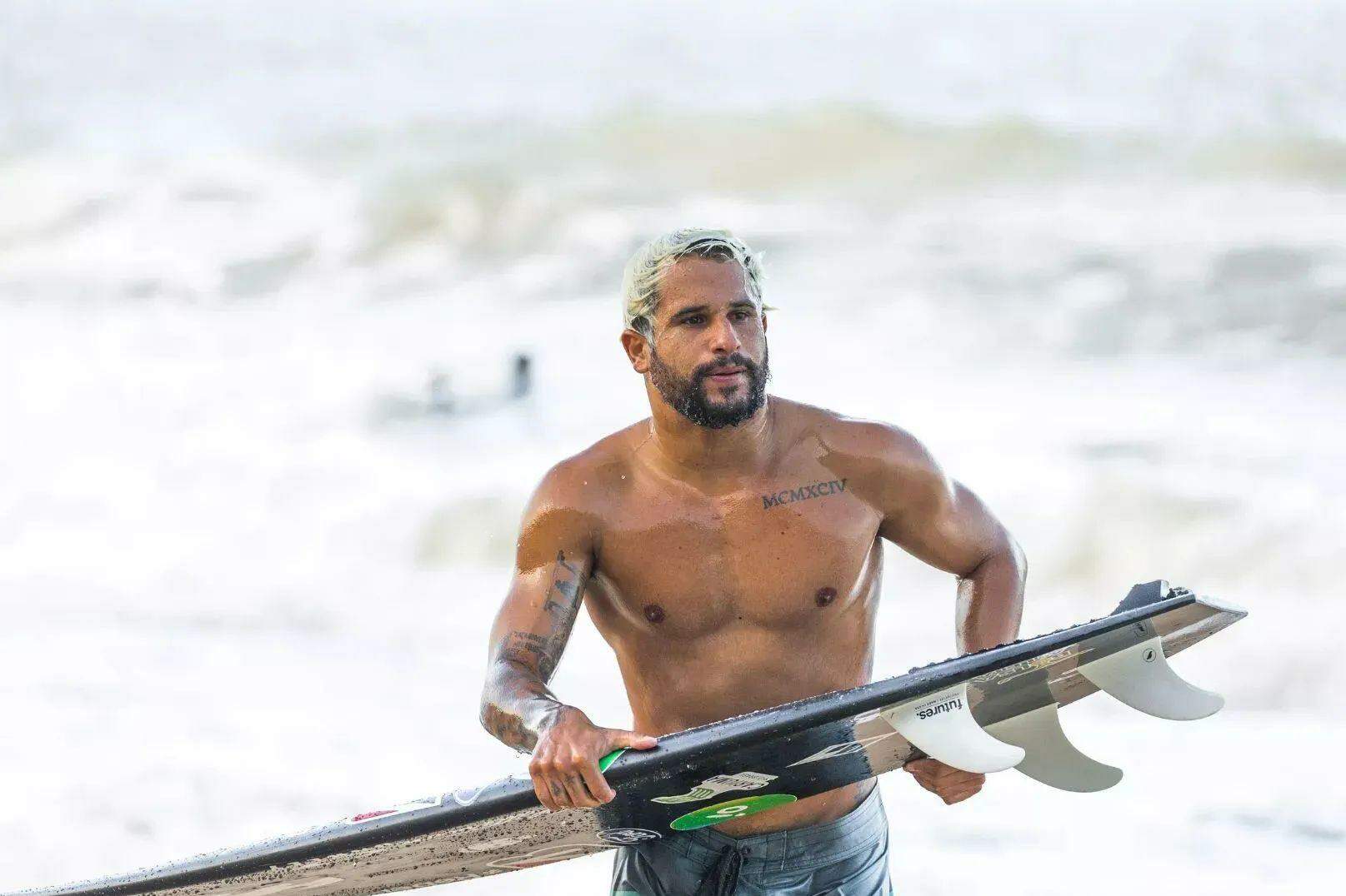 Ítalo Ferreira sofre acidente durante treino na etapa de El Salvador e leva oito pontos