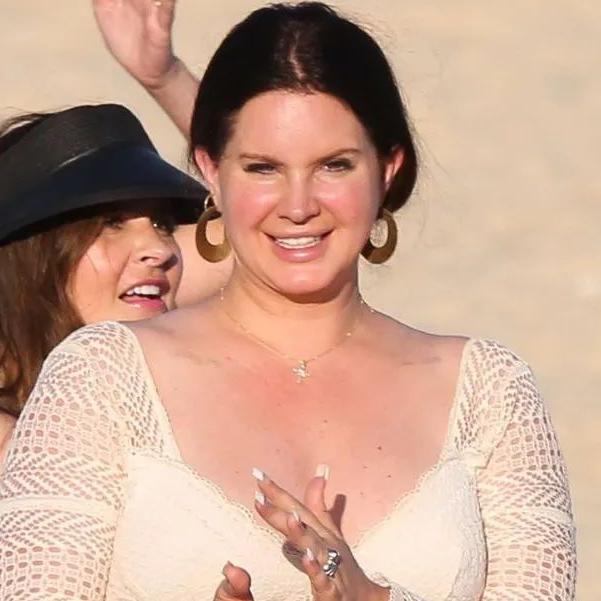 Lana foi vista na praia de Ipanema, no Rio de Janeiro