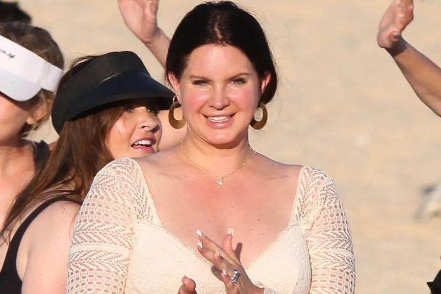 Lana foi vista na praia de Ipanema, no Rio de Janeiro