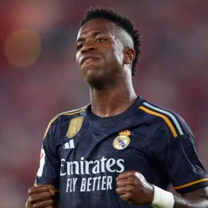 Vini Jr. fala em superação após ser substituído no Real, e recebe apoio de Mbappé e Mourinho