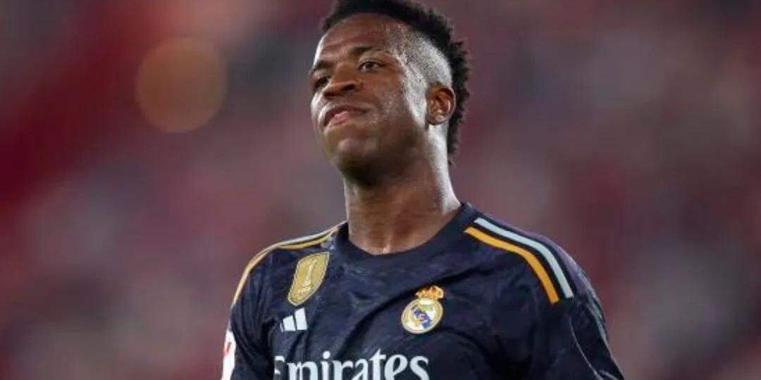 Vini Jr. fala em superação após ser substituído no Real, e recebe apoio de Mbappé e Mourinho