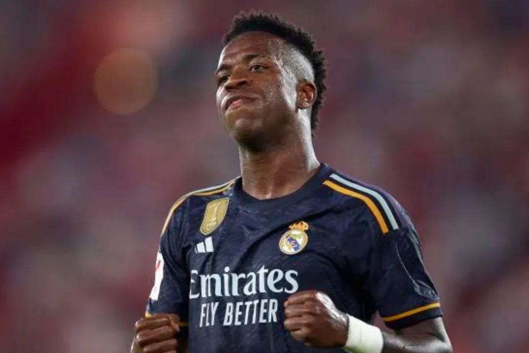 Vini Jr. fala em superação após ser substituído no Real, e recebe apoio de Mbappé e Mourinho