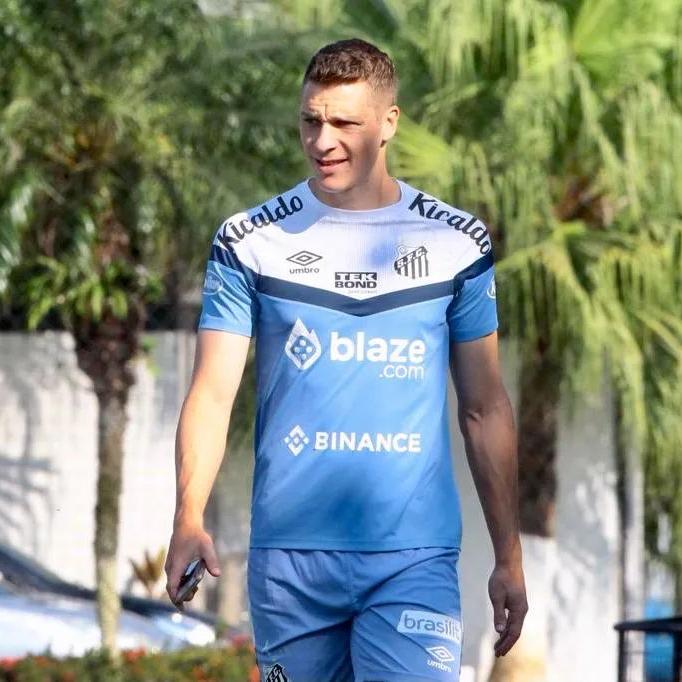 Furch celebra gols e marca pessoal pelo Santos, mas ressalta: 'Coletivo é o mais importante'