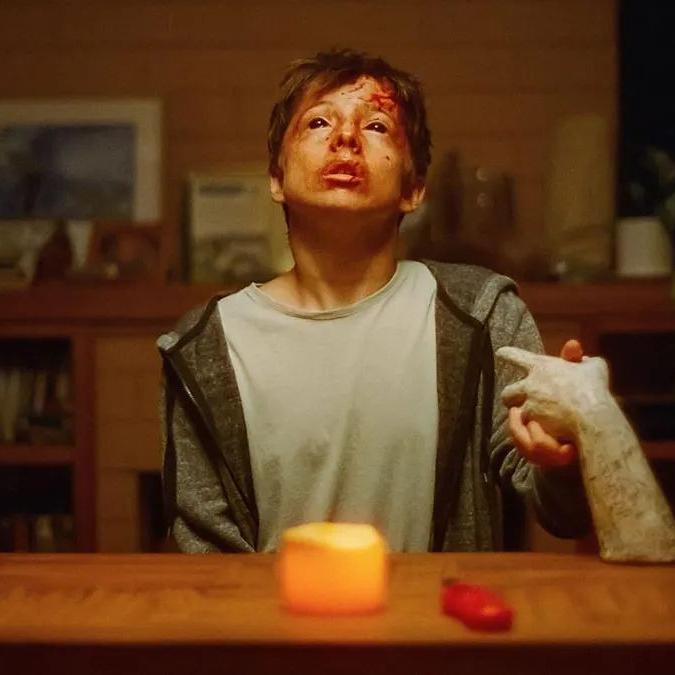 No filme de terror, Fale Comigo, um grupo de amigos terão que lidar com uma difícil escolha