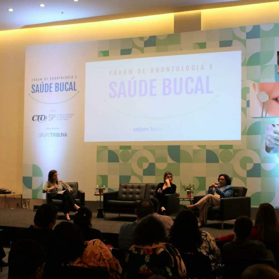O 1º Fórum de Odontologia e Saúde Bucal, realizado nesta segunda-feira (31), reuniu especialistas e autoridades do segmento no auditório do Grupo Tribuna, debatendo o tema em três painéis