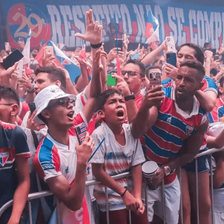 Torcida do Fortaleza fez festa na despedida do time
