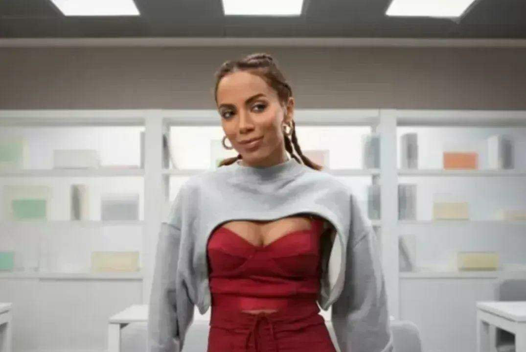 A cantora multifacetada Anitta voltou a atuar