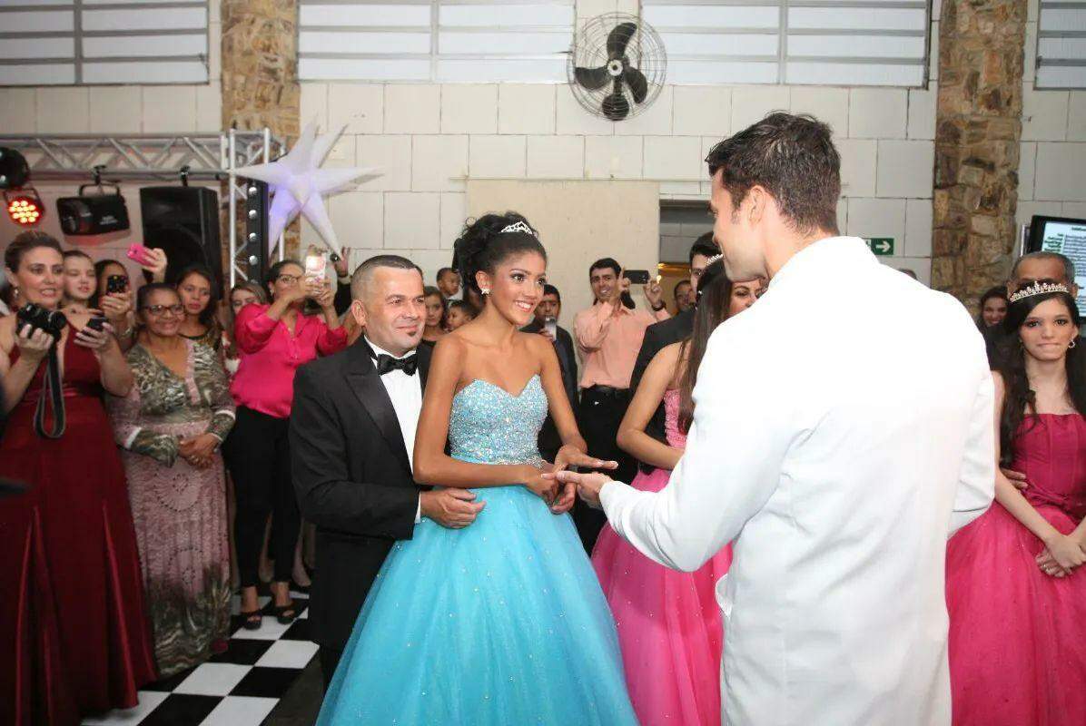 Yasmin participou da festa dos debutantes do Expresso Popular, jornal do Grupo Tribuna, há cinco anos