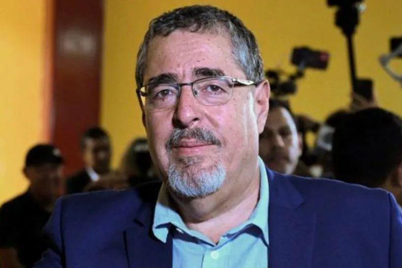 Bernardo Arévalo, suspendeu temporariamente os trabalhos da transição de governo