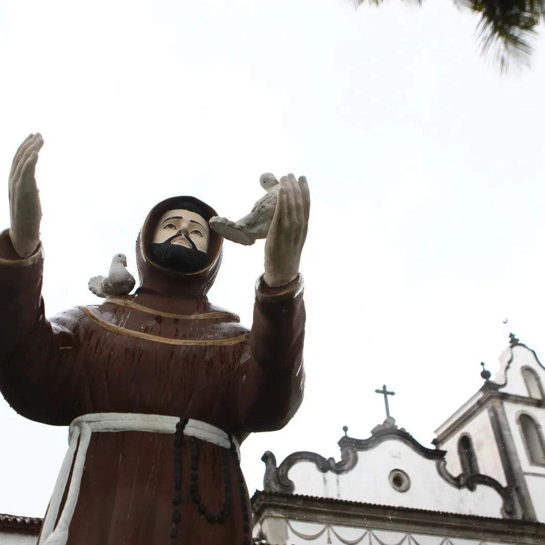 Santos celebra 800 anos da morte de São Francisco de Assis com programação especial e bênção de animais
