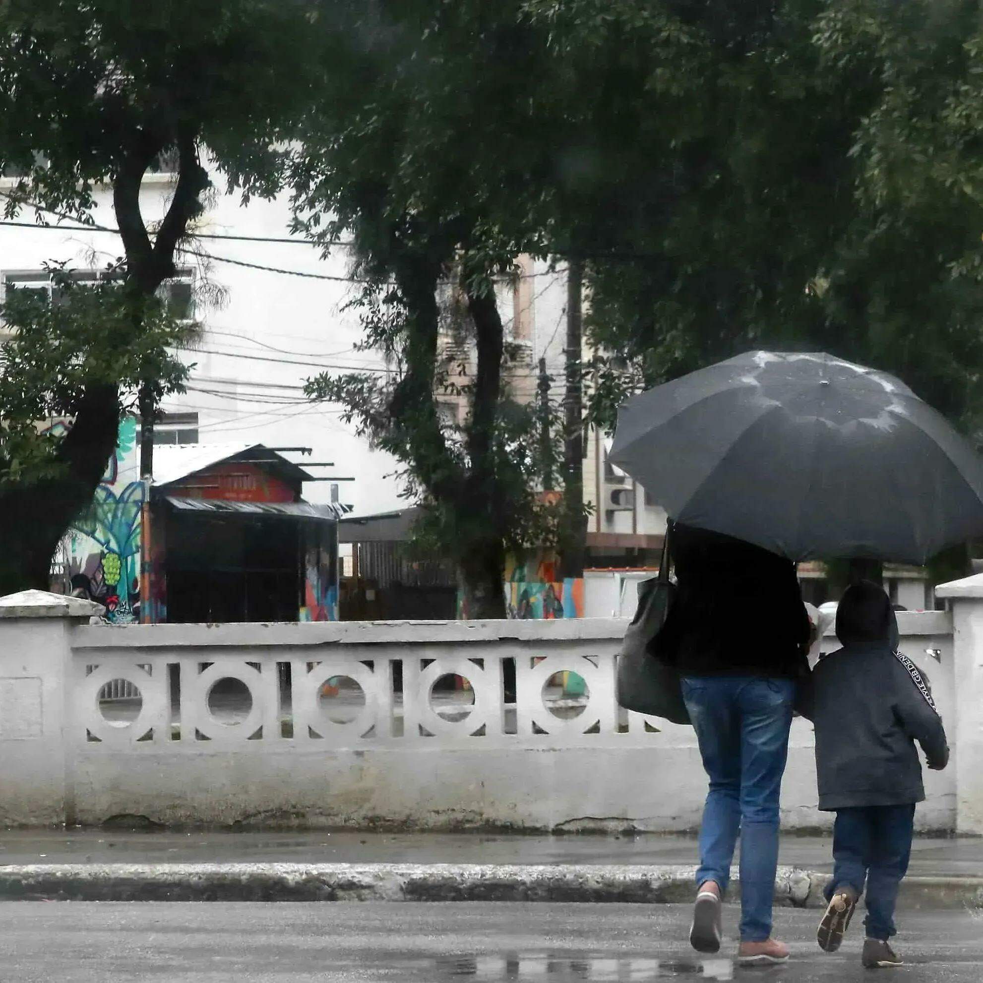 Chuva intensa é esperada na Baixada Santista nas próximas horas