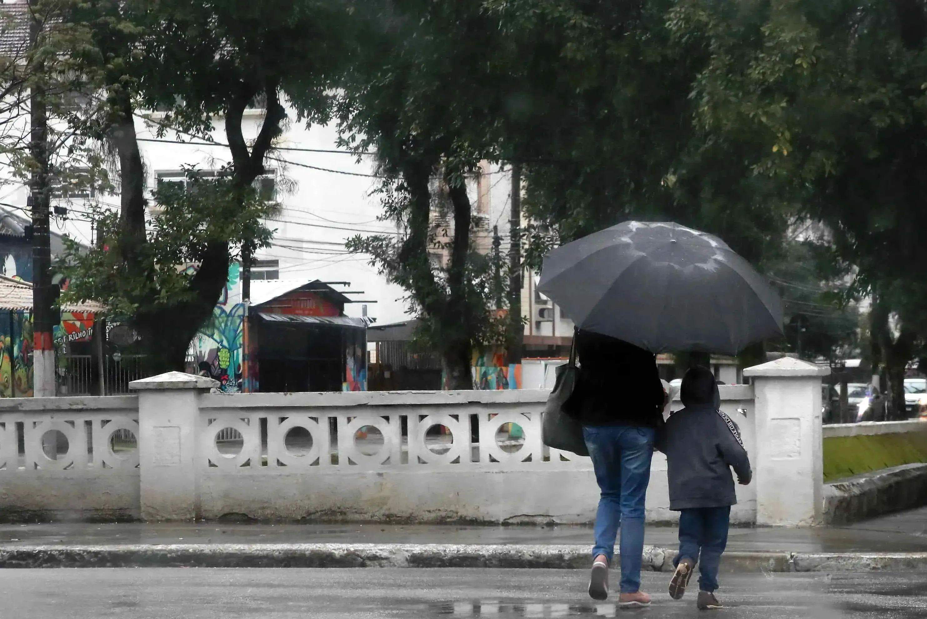 Chuva intensa é esperada na Baixada Santista nas próximas horas