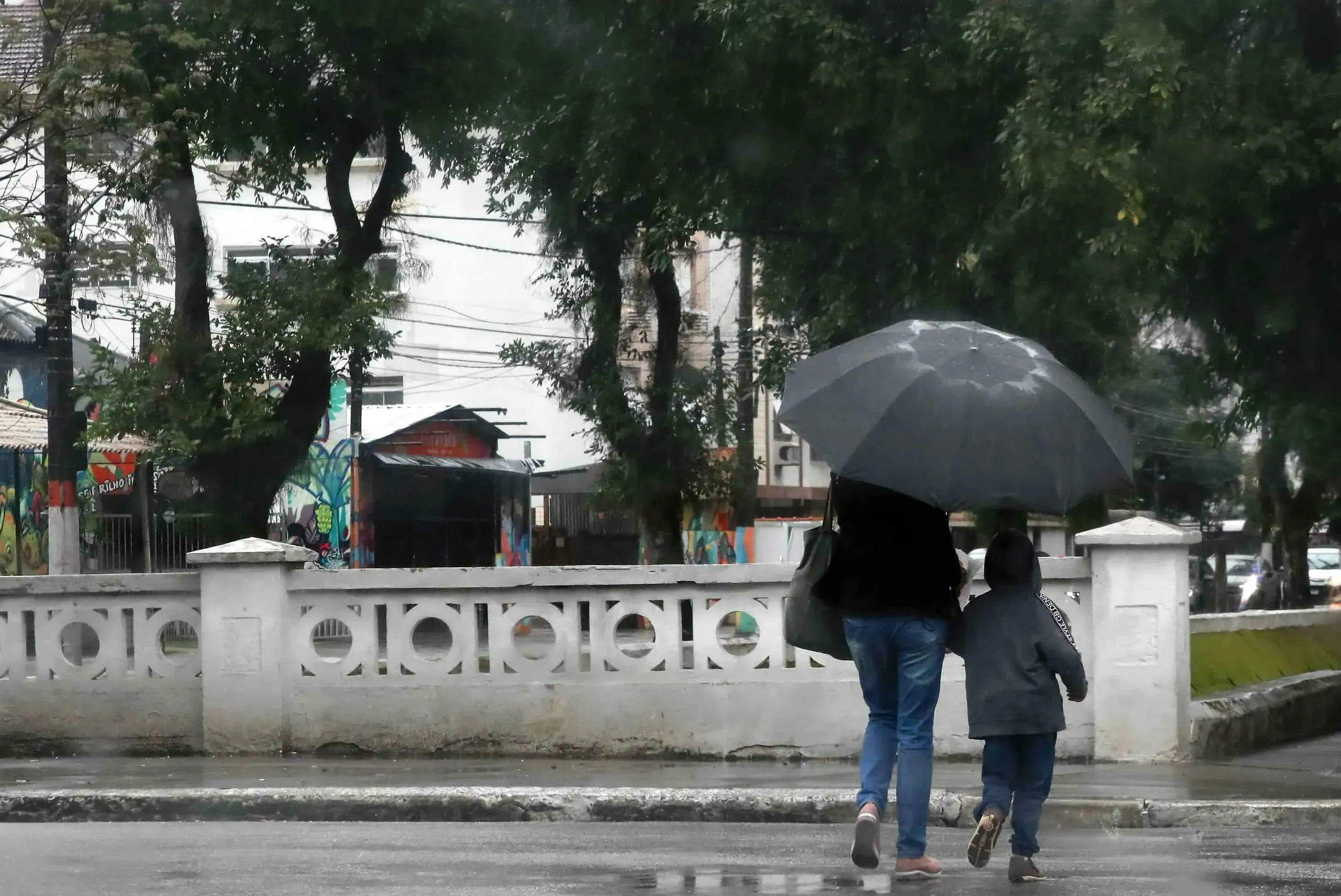 Nova chuva intensa é esperada na Baixada Santista nas próximas horas