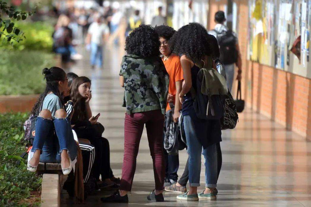Ouvir os adolescentes sobre essa etapa da vida, em que nem são mais crianças nem adultos, dá algumas pistas sobre quais caminhos podemos trilhar para deixar aberto aquele espaço bonito construído desde que nasceram