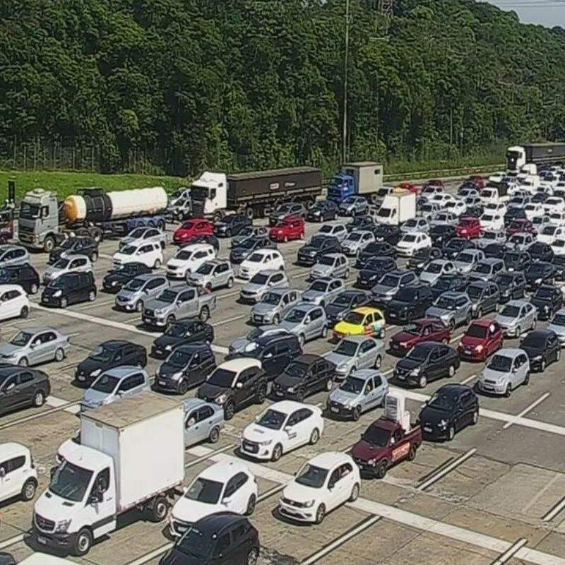 Volume de veículos em direção ao litoral de São Paulo deve aumentar a partir desta sexta-feira (4)