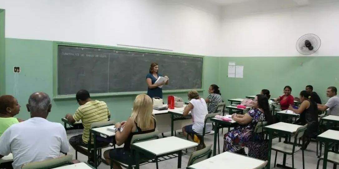 Interessados devem apresentar documento original com foto, comprovante de residência e, se possível, histórico escolar.