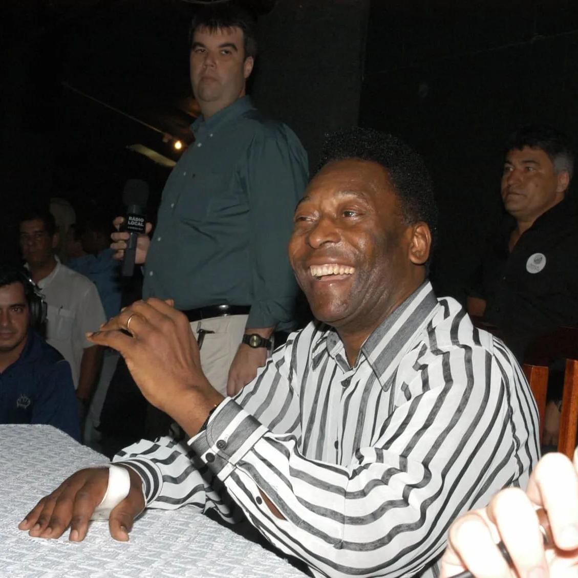 Pelé participou da inauguração do Memorial das Conquistas, em novembro de 2003