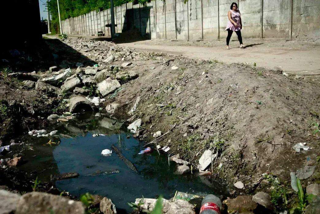 Quase metade do esgoto gerado é devolvido in natura ao meio ambiente no Brasil