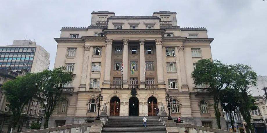 Prefeitura de Santos informa que coletas convencional e seletiva de lixo seguem normalmente; já policlínicas funcionam apenas até o meio-dia