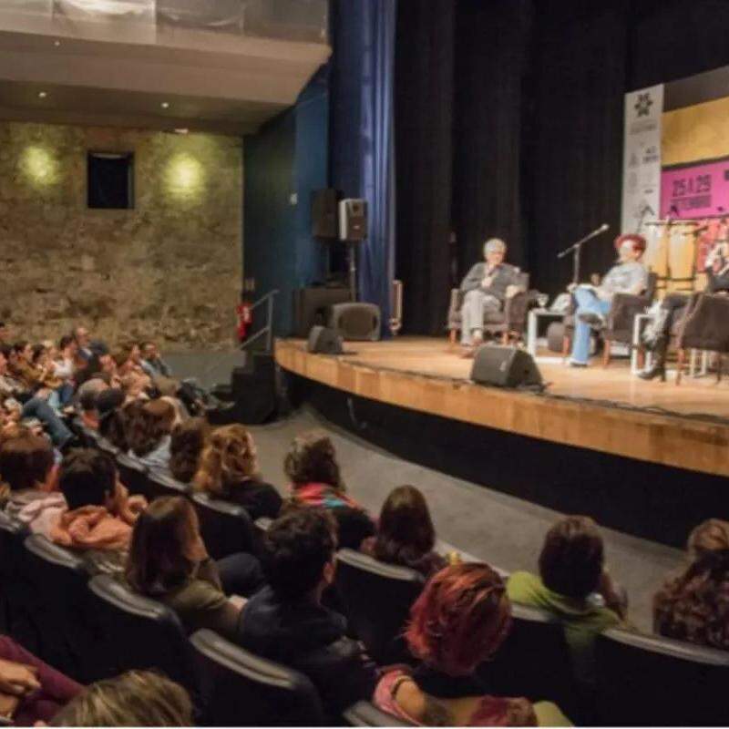 Encontros e debates acontecem no Teatro Guarany, na Praça dos Andradas, 100, em Santos