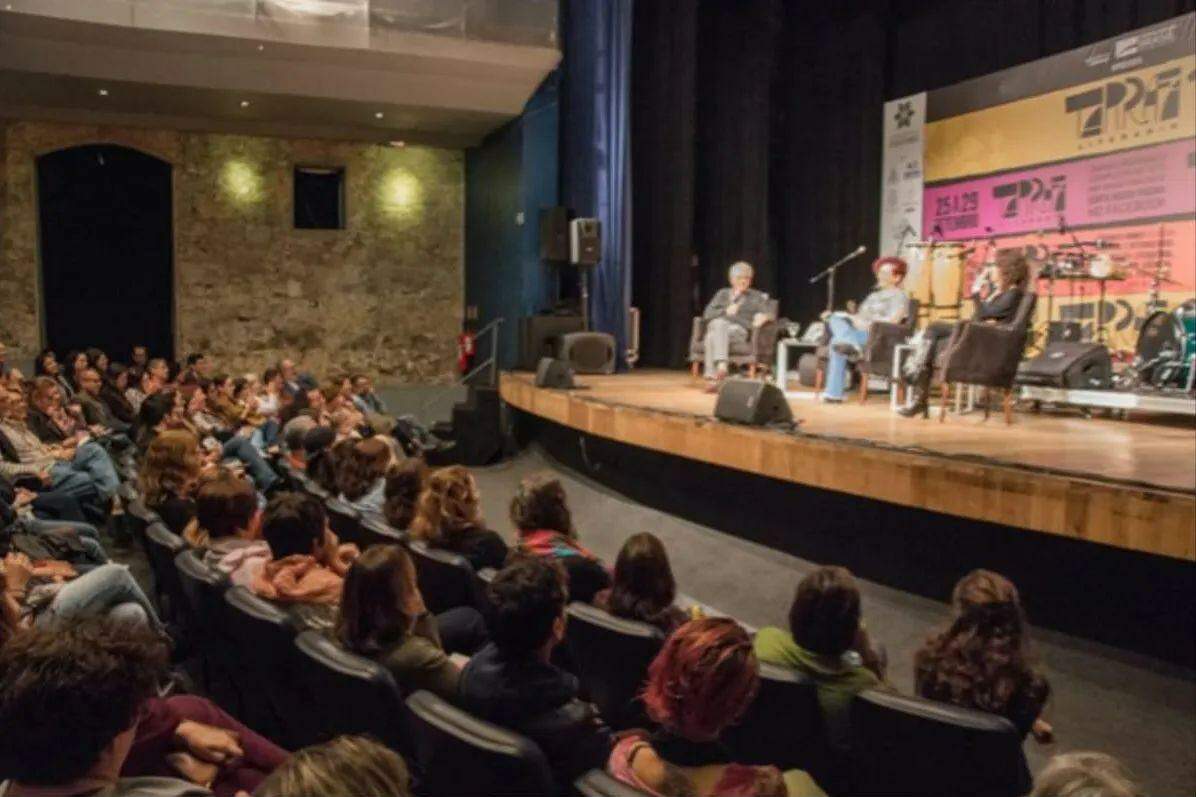 Encontros e debates acontecem no Teatro Guarany, na Praça dos Andradas, 100, em Santos
